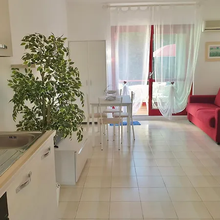 Isa-holiday Homes With Common Swimming-pool In From 400 To 900 Meters From The Sea * מרינה די ביבונה