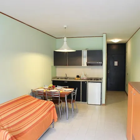 Isa-holiday Homes With Common Swimming-pool In From 400 To 900 Meters From The Sea Marina Di Bibbona