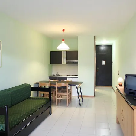 Appartement Isa-holiday Homes With Common Swimming-pool In From 400 To 900 Meters From The Sea