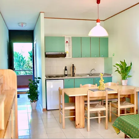 Isa-holiday Homes With Common Swimming-pool In From 400 To 900 Meters From The Sea Marina Di Bibbona