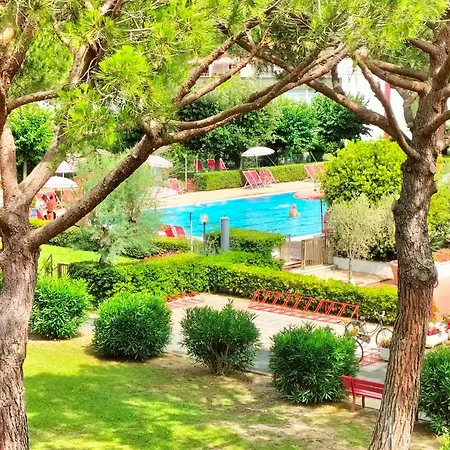 Isa-holiday Homes With Common Swimming-pool In From 400 To 900 Meters From The Sea Appartement Marina Di Bibbona