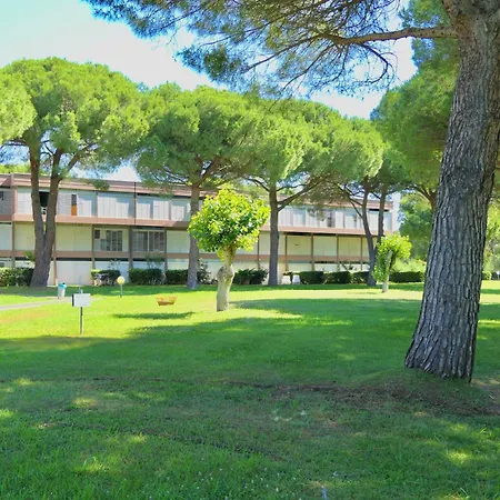 Isa-holiday Homes With Common Swimming-pool In From 400 To 900 Meters From The Sea דירה