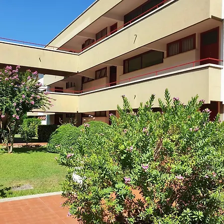 Appartement Isa-holiday Homes With Common Swimming-pool In From 400 To 900 Meters From The Sea