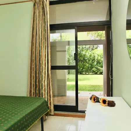 Isa-holiday Homes With Common Swimming-pool In From 400 To 900 Meters From The Sea Daire Marina Di Bibbona