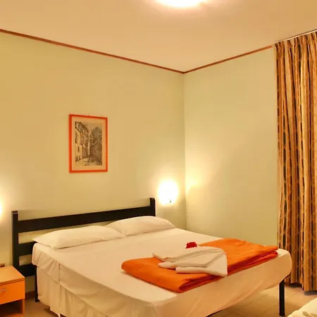 Daire Isa-holiday Homes With Common Swimming-pool In From 400 To 900 Meters From The Sea Marina Di Bibbona
