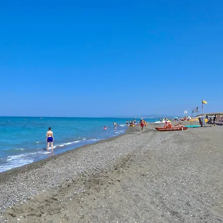 Isa-holiday Homes With Common Swimming-pool In From 400 To 900 Meters From The Sea Marina Di Bibbona
