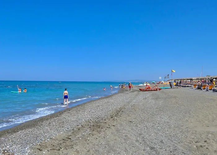 Isa-holiday Homes With Common Swimming-pool From 400 To 900 Meters From The Sea Marina Di Bibbona
