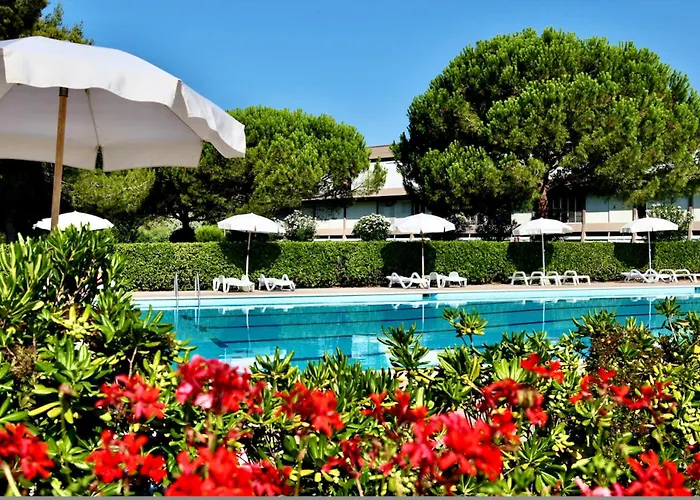 Apartmán Isa-holiday Homes With Common Swimming-pool From 400 To 900 Meters From The Sea