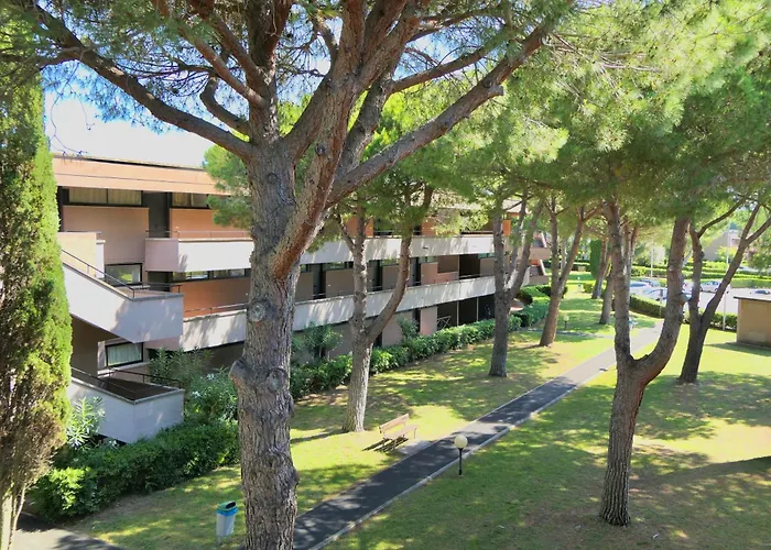 Isa-holiday Homes With Common Swimming-pool From 400 To 900 Meters From The Sea Apartmán *