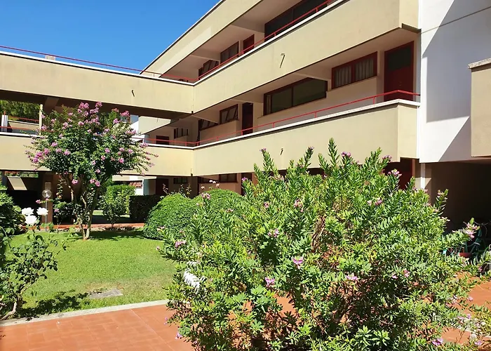 Apartmán Isa-holiday Homes With Common Swimming-pool From 400 To 900 Meters From The Sea