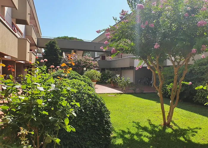 Isa-holiday Homes With Common Swimming-pool From 400 To 900 Meters From The Sea Apartmán